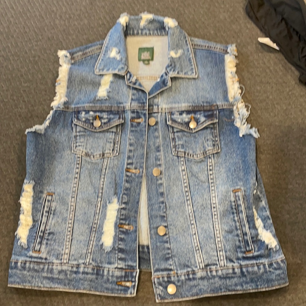 NWOT distressed jean vest